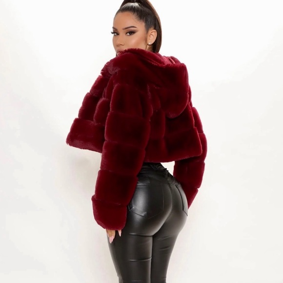 ❌SOLD❌❌ HP! 🎉 Faux Fur Cropped Jacket 🎀 - Picture 4 of 4